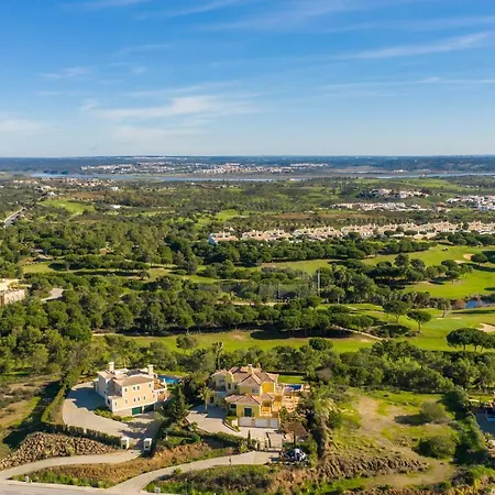 Golfe And Country Club Курортный комплекс Каштру-Марин